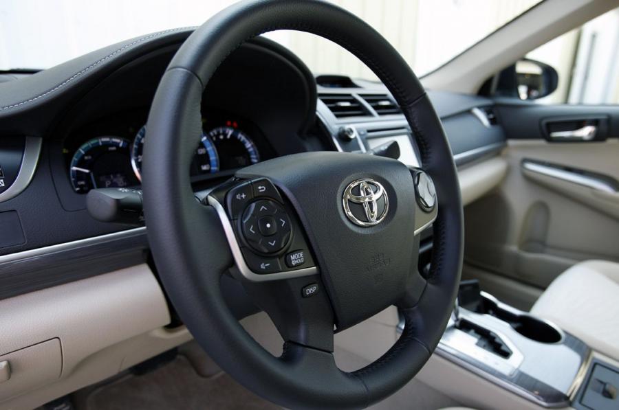  Toyota Camry Hybrid 2012 года  (фото 21 из 71)